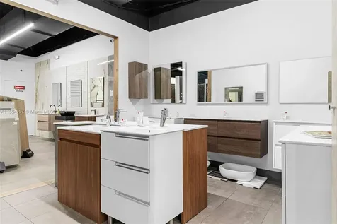 Bath Vanities/accessories And Flooring Doral FL 33122