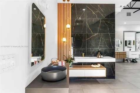 Bath Vanities/accessories And Flooring Doral FL 33122