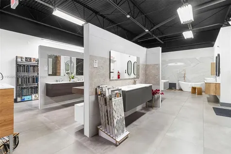 Bath Vanities/accessories And Flooring Doral FL 33122