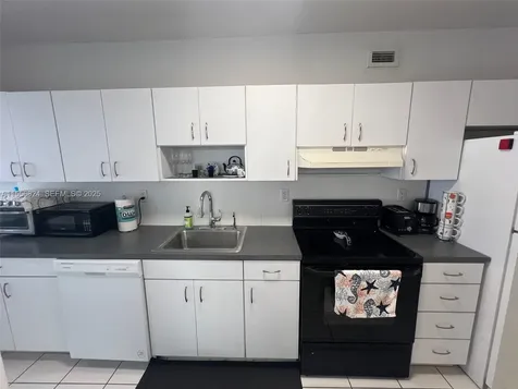100 Lincoln Road Miami Beach FL 33139