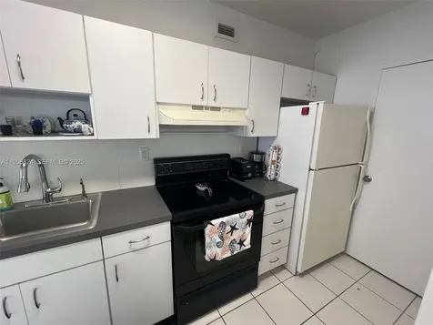 100 Lincoln Road Miami Beach FL 33139