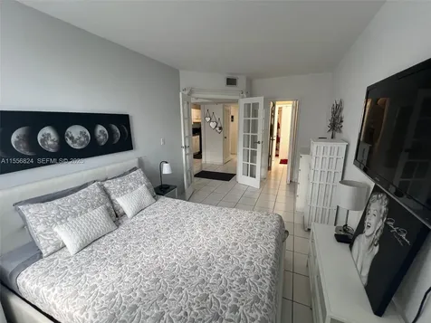 100 Lincoln Road Miami Beach FL 33139