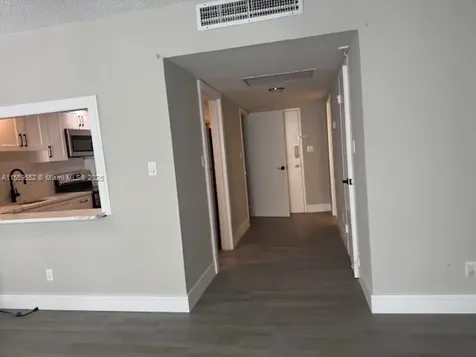 5401 Collins Avenue Miami Beach FL 33140
