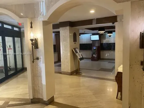 6039 Collins Avenue Miami Beach FL 33140