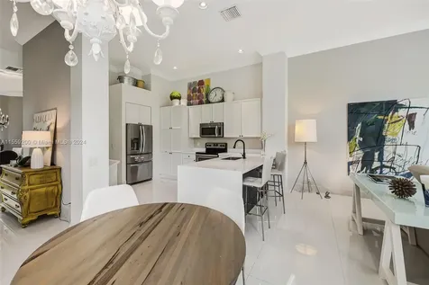 1611 Victoria Pointe Lane Weston FL 33327