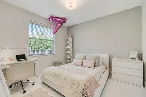 1611 Victoria Pointe Lane Weston FL 33327