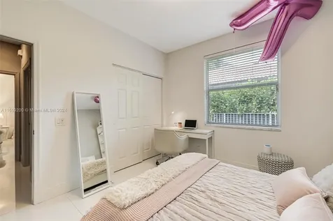 1611 Victoria Pointe Lane Weston FL 33327