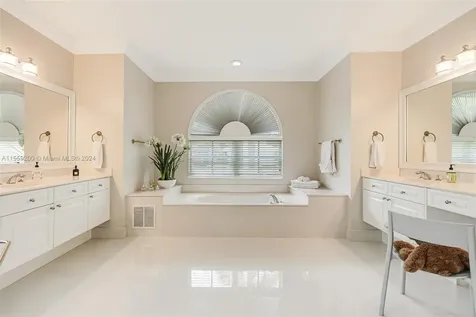 1611 Victoria Pointe Lane Weston FL 33327