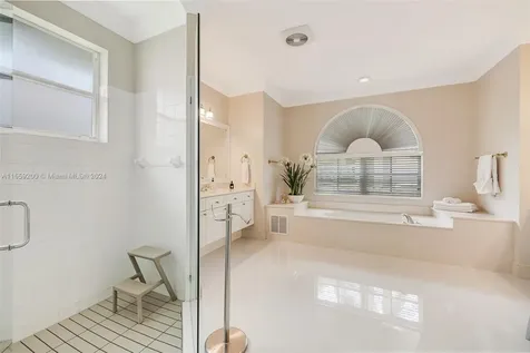 1611 Victoria Pointe Lane Weston FL 33327