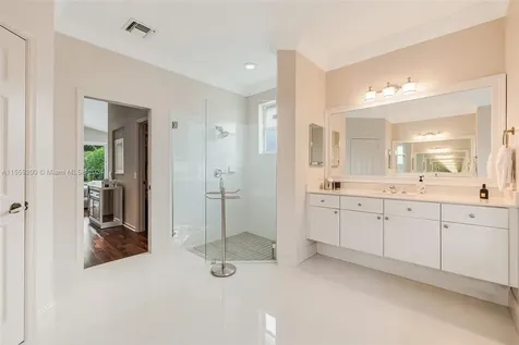 1611 Victoria Pointe Lane Weston FL 33327