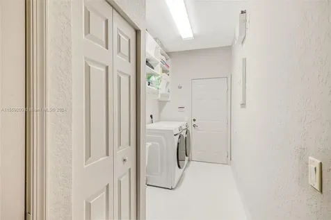 1611 Victoria Pointe Lane Weston FL 33327