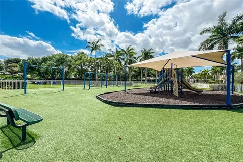 1611 Victoria Pointe Lane Weston FL 33327