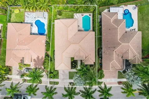 1611 Victoria Pointe Lane Weston FL 33327