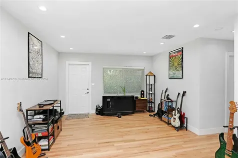 3861 SW 29th Street Miami FL 33134