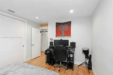 3861 SW 29th Street Miami FL 33134