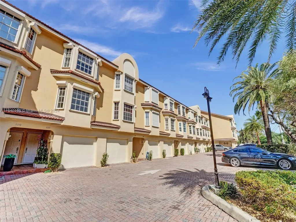 4212 N Ocean Drive Hollywood FL 33019