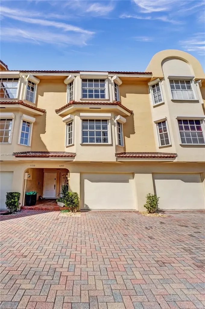 4212 N Ocean Drive Hollywood FL 33019