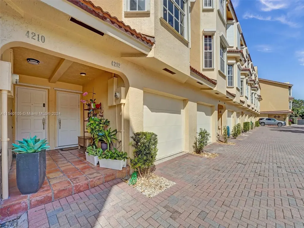 4212 N Ocean Drive Hollywood FL 33019