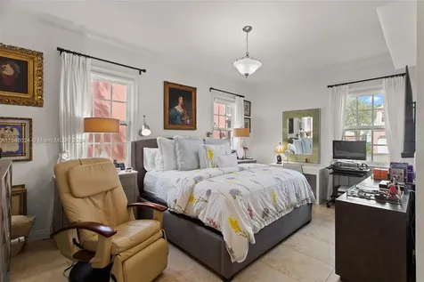 572 Loretto Avenue Coral Gables FL 33146