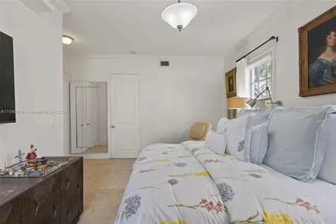 572 Loretto Avenue Coral Gables FL 33146