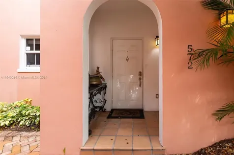 572 Loretto Avenue Coral Gables FL 33146