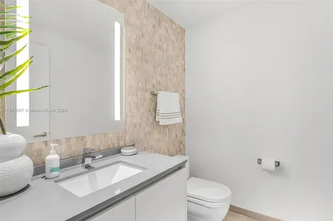 68 SE 6th Street Miami FL 33131