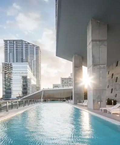 68 SE 6th Street Miami FL 33131