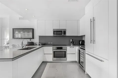 68 SE 6th Street Miami FL 33131