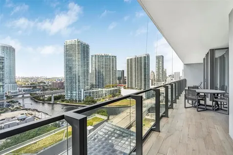 68 SE 6th Street Miami FL 33131