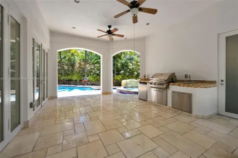 5760 La Luneta Avenue Miami FL 33155