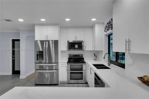 261 El Dorado Parkway Plantation FL 33317