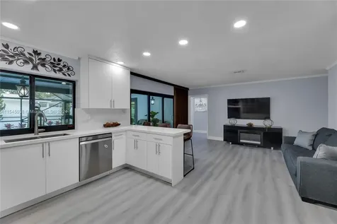 261 El Dorado Parkway Plantation FL 33317