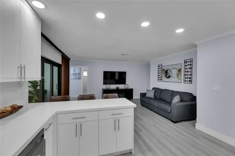 261 El Dorado Parkway Plantation FL 33317