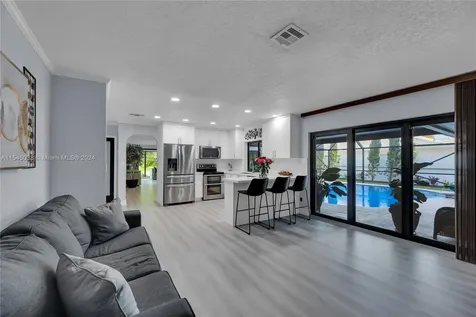 261 El Dorado Parkway Plantation FL 33317