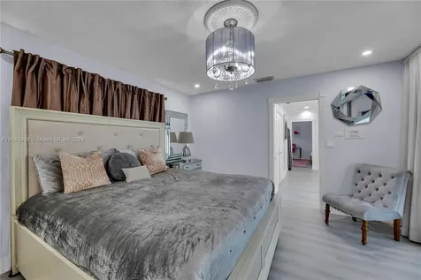261 El Dorado Parkway Plantation FL 33317