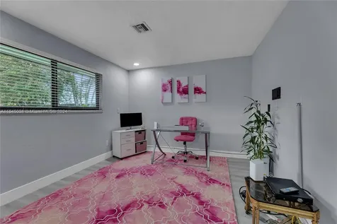 261 El Dorado Parkway Plantation FL 33317