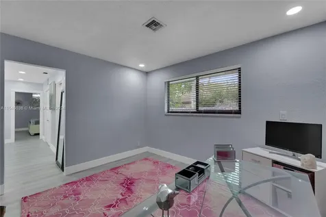 261 El Dorado Parkway Plantation FL 33317