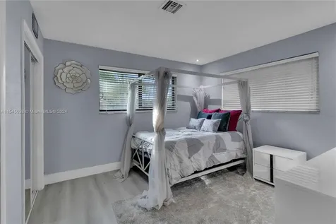 261 El Dorado Parkway Plantation FL 33317