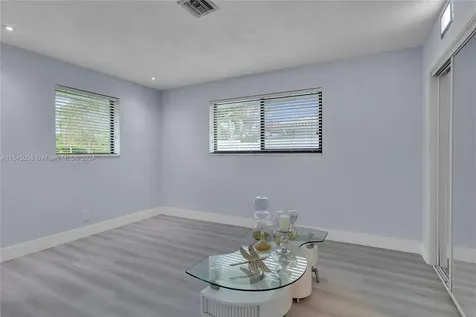 261 El Dorado Parkway Plantation FL 33317