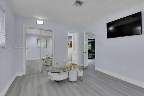 261 El Dorado Parkway Plantation FL 33317