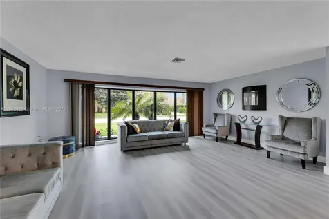 261 El Dorado Parkway Plantation FL 33317