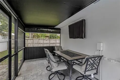 261 El Dorado Parkway Plantation FL 33317