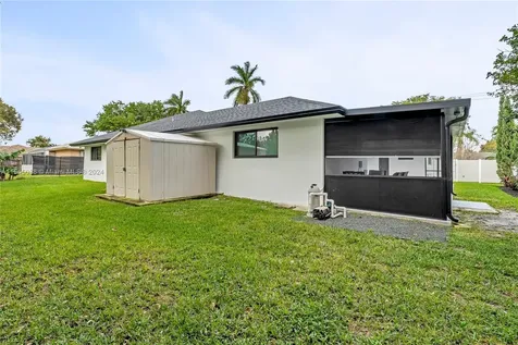 261 El Dorado Parkway Plantation FL 33317