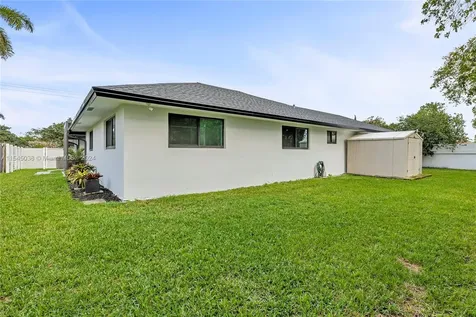 261 El Dorado Parkway Plantation FL 33317