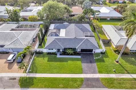 261 El Dorado Parkway Plantation FL 33317