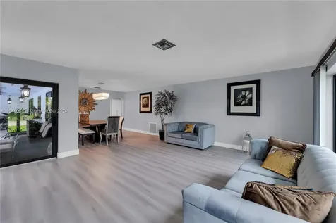 261 El Dorado Parkway Plantation FL 33317