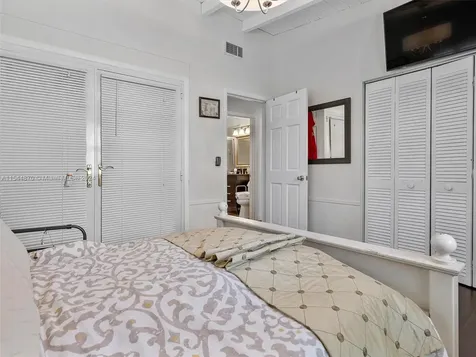 5558 SW 89th Place Miami FL 33165