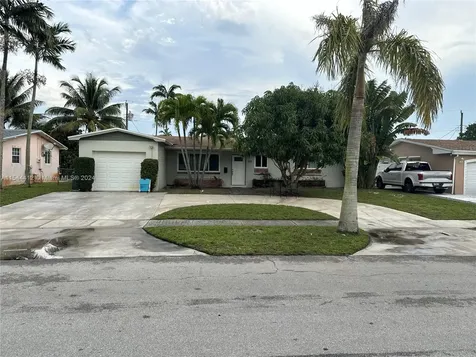 631 SW 71st Avenue Pembroke Pines FL 33023