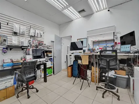 723 NE 79 Miami FL 33138