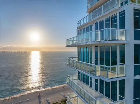 50 S Pointe Drive Miami Beach FL 33139
